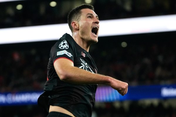 配资资深炒股配资门户 梅开二度，希克达成勒沃库森生涯100粒进球里程碑，队史第三人